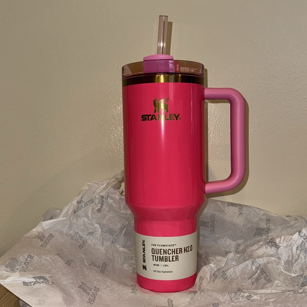 The Midnight Glitz Quencher H2.0‎ FlowState TM
NWT Tumbler 40 OZ - Pink Parade